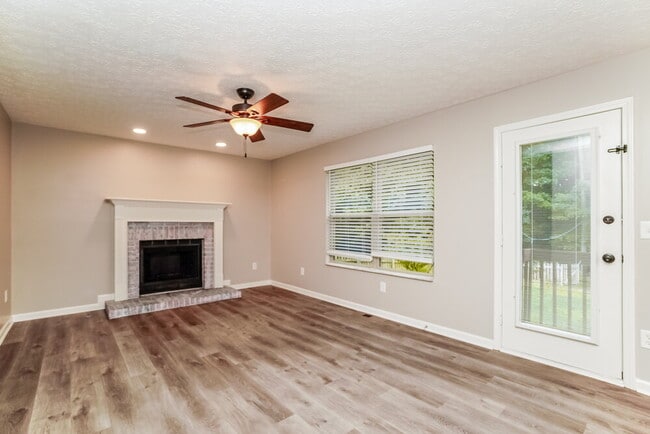 Photo - 433 Scandia St