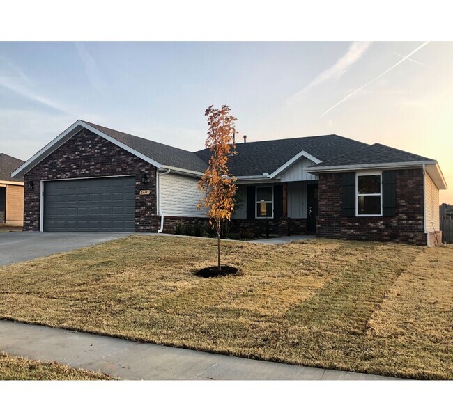 Building Photo - 3 Bedroom 2 Bath Home in Prairie Grove!