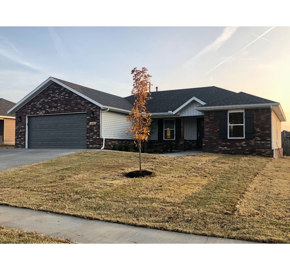 3 Bedroom 2 Bath Home in Prairie Grove! - 3 Bedroom 2 Bath Home in Prairie Grove!