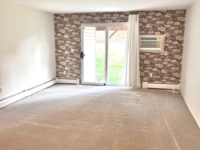 Photo - 4 Carillon Dr Unit APT B