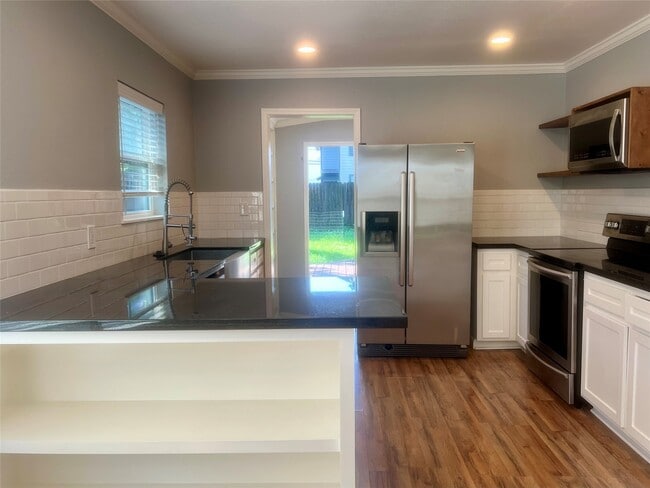 Photo - 4221 Marina St