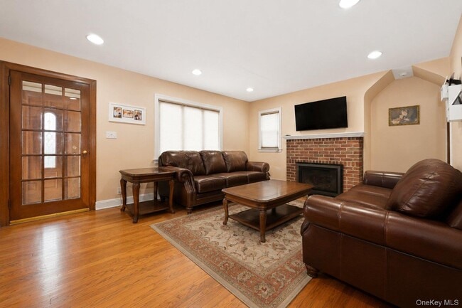 Photo - 442 Langley Ave
