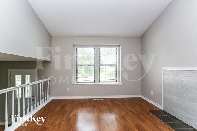 Photo - 6976 Finchley Dr