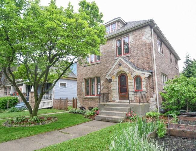 Photo - 3151 S Quincy Ave Apartment Unit B