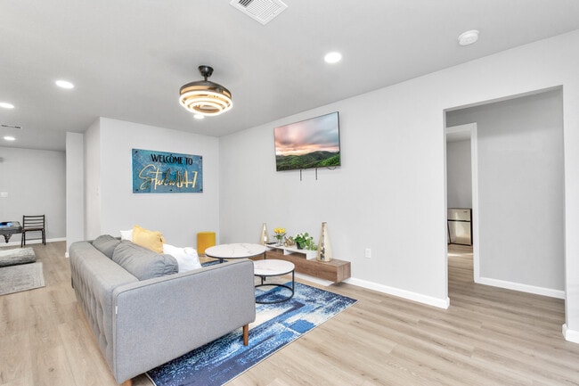 Photo - 5107 Cortelyou Ln