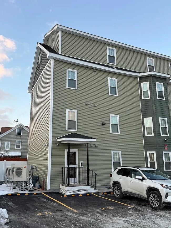 Atrás - 36 Blackstone River Rd