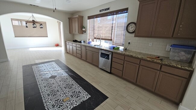 Photo - 6 Farentino Ct