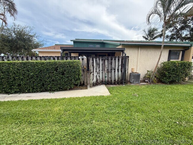 Photo - 1001 Manor Dr