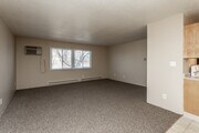 2BR, 1BA - 875 SF