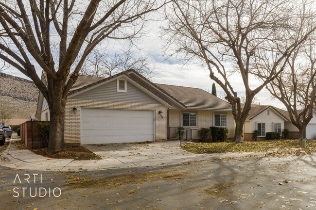 Photo - 4 Bedroom 2.5 Bath Home in Creekside Village