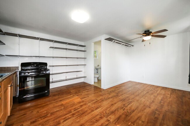 Photo - California Ave  - Multi Unidad C (Studio House)