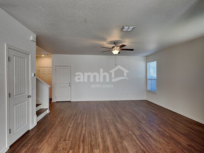 Photo - 2726 Wolfcreek