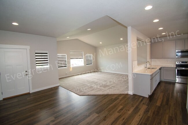 Photo - 298 E Chestnut St