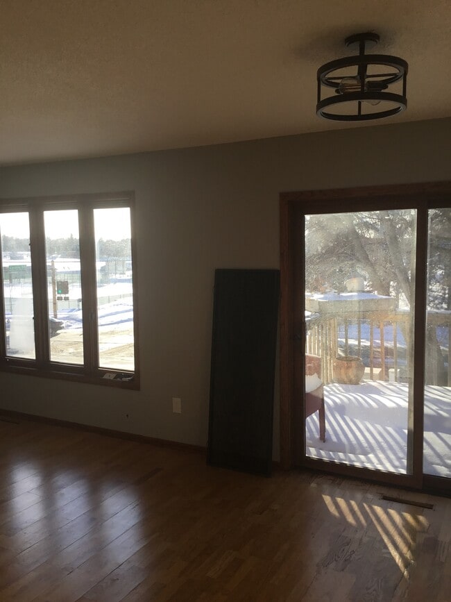 Photo - 1091 County Road B2 W