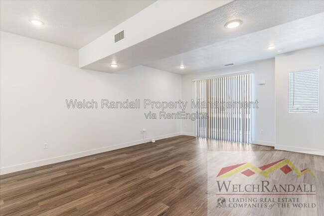 2336 James Wy