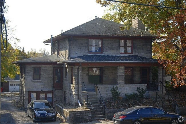 Building Photo - 710 E 9th St Rental