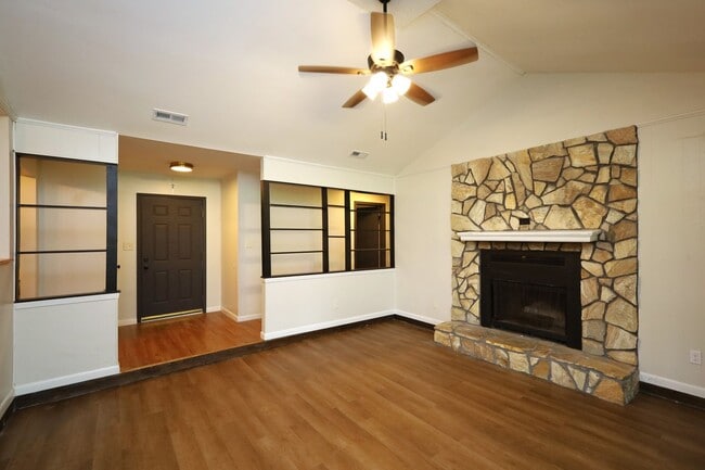 Photo - 3630 Becky St