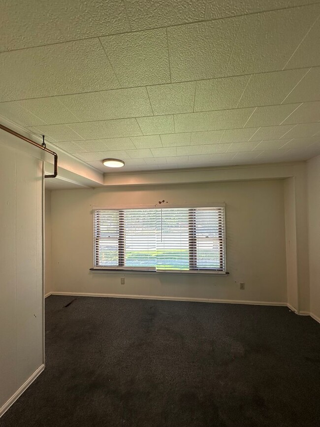 Photo - KM1605 Unit 1