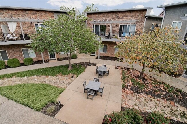 Photo - 302 SW 6th St Unit 22