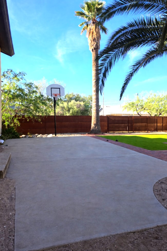 Photo - 833 N 4th Ave