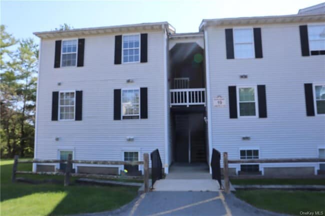 19 Lexington Hls Rd  