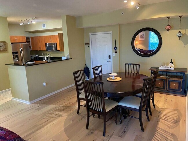 Photo - 802 W Windward Way Unidad 203