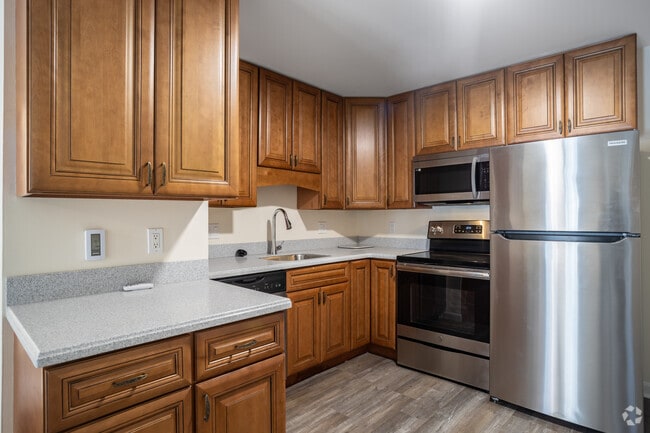 2BR, 1BA - 725SF - Kitchen