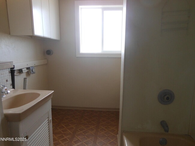 Photo - 2425 Harrigan Rd
