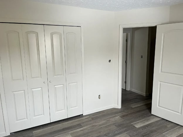 Habitación trasera - Twin Pines Apartments