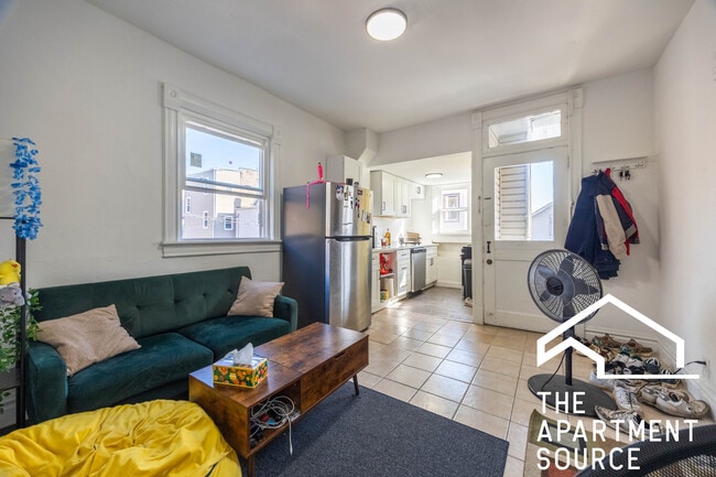 Building Photo - 1630 N Fairfield Ave Unit 2R