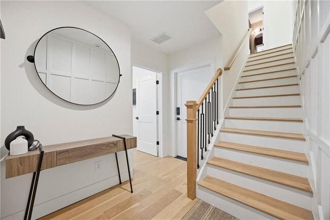 Photo - 436 Markham St SW