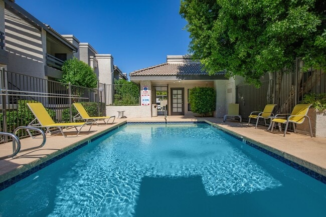 Photo - Maryland Court Apartments