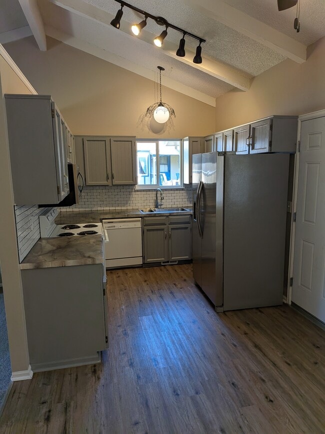 Building Photo - 1608 23rd Ave Unit Current Rental