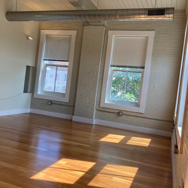 Living Room 2b/2b, 1067 sq ft - Walier Lofts
