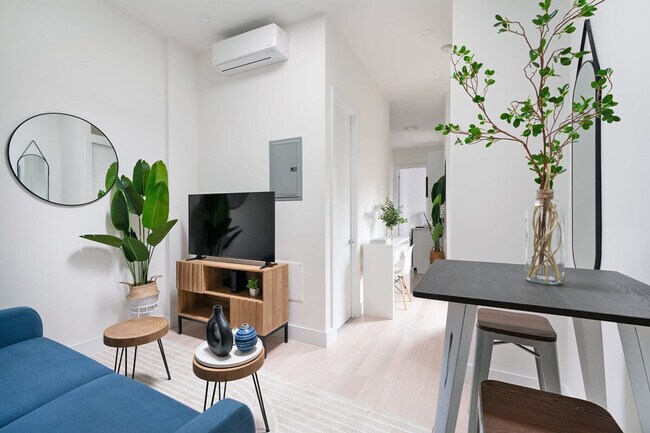 Photo - 515 W 48th St Unit ID1021968P