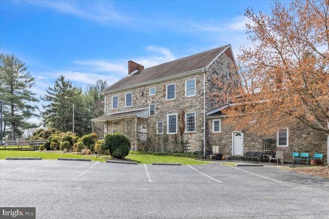 Building Photo - 2331 Mt Hebron Dr Unit 3RD FLOOR