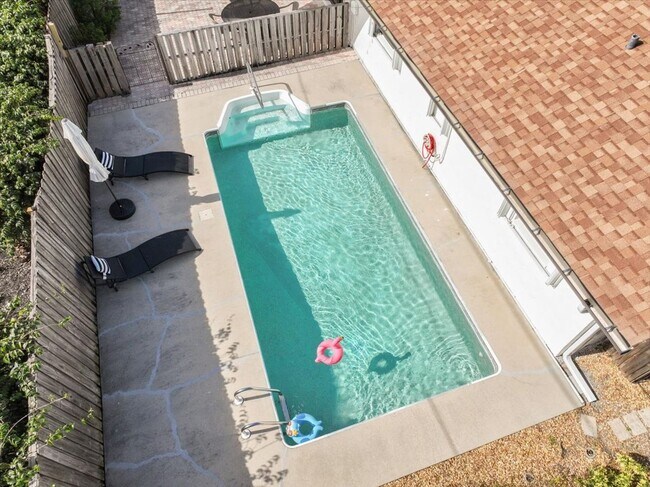 Photo - ** PRIVATE POOL HOME IN THE HEART OF NAPLES -- FURNISHED 3 BEDROOM/2 FULL BATH ** PET FRIENDLY **...