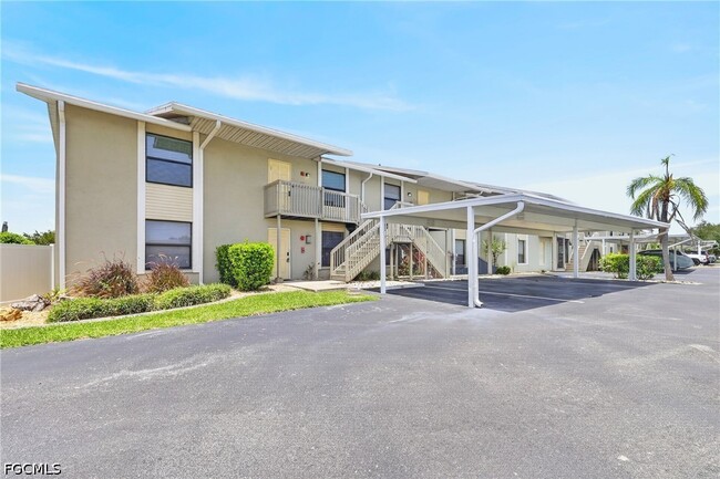 Building Photo - 4708 SW 8th Pl Unit 201