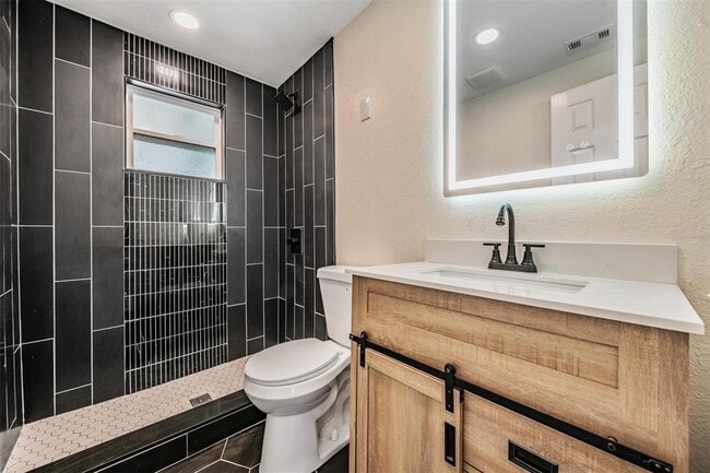 Photo - 2220 W Ohio Ave