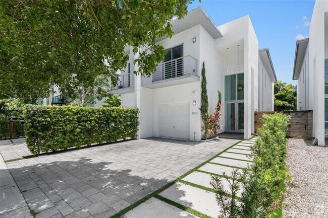 Building Photo - 3563 SW 1st Ave Rental