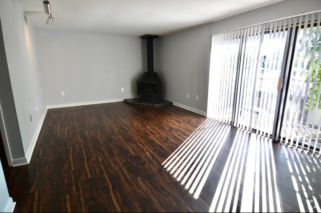 Building Photo - 1856 Cherokee Bluff Dr Unit Cherokee Bluff Rental