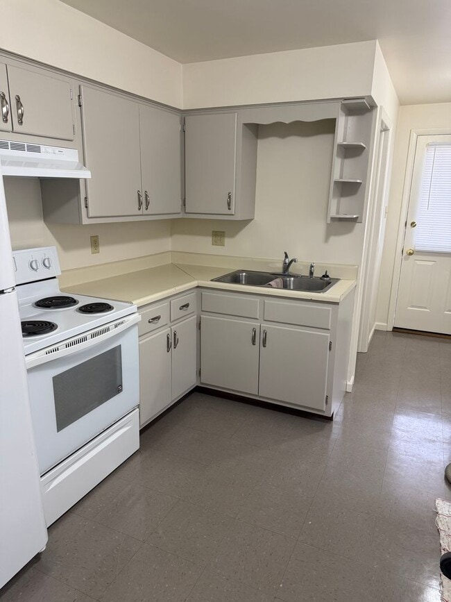 Photo - 112 S Fayette St