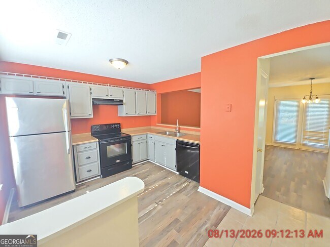 Photo - 1688 Winchester Way SE