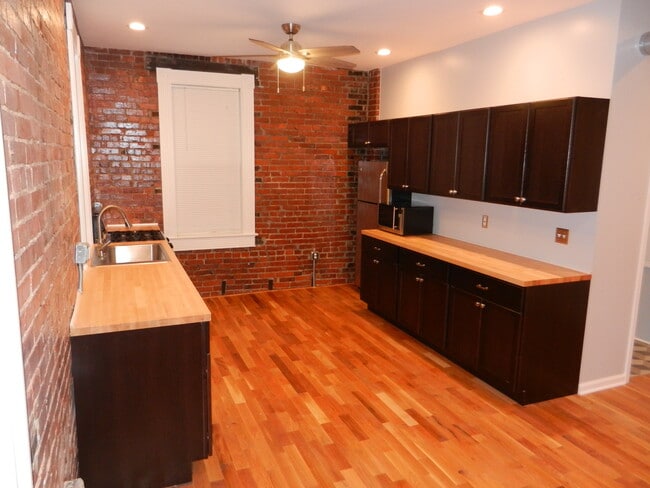 Full Kitchen - 657 Evergreen Rd Unit #2
