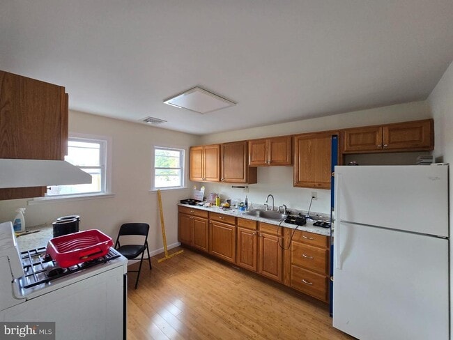 Building Photo - 130 S Broadway