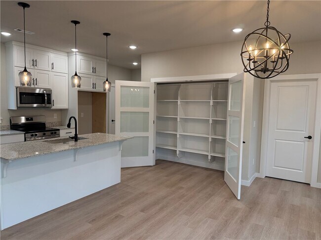 Photo - 77 Shetland Dr