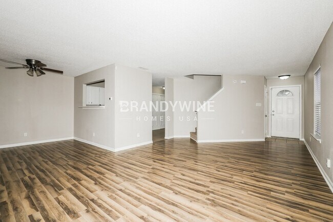 Photo - 4528 Connaught Dr E