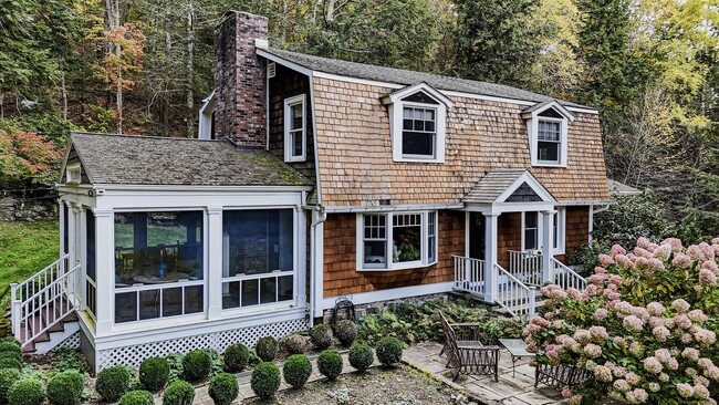Photo - 102 Westwoods Rd 1 House