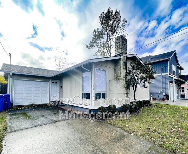 Building Photo - 1734 NE Bryant St