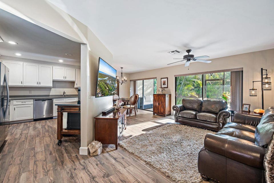 Photo - 25 Lexington Ln W Unit b